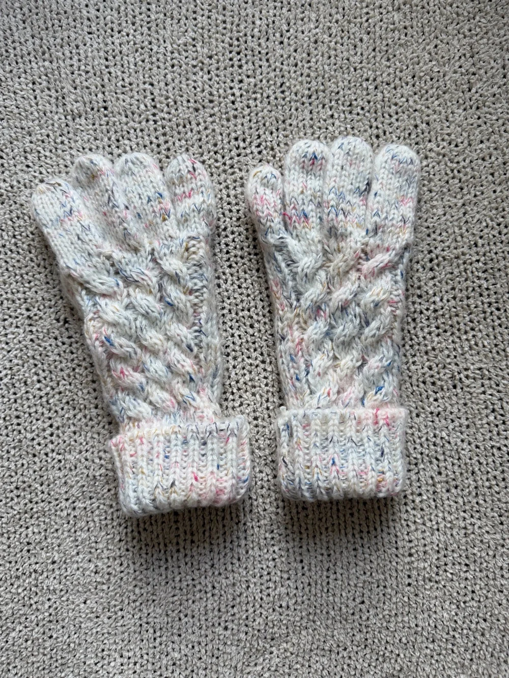 GAP Speckled Cream Knit Gloves